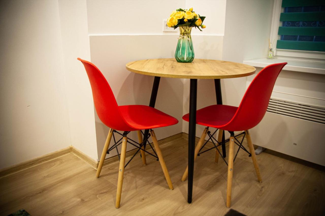 Світло Цілодобово Apartments In The City Center ลวีฟ ภายนอก รูปภาพ