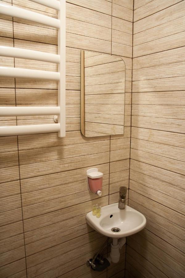Світло Цілодобово Apartments In The City Center ลวีฟ ภายนอก รูปภาพ